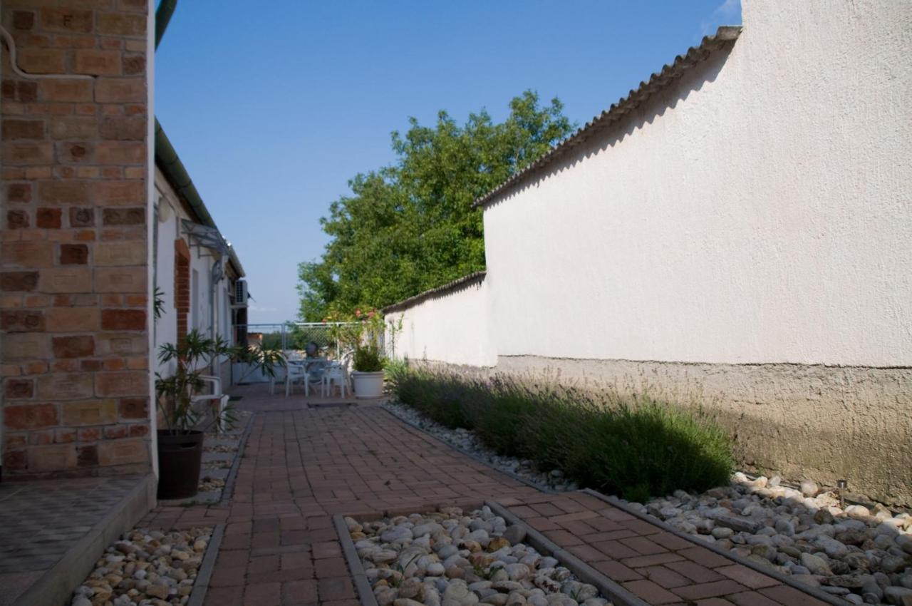 Ferienwohnung Notas Tuecsoek Vendeghaz Agyagosszergény Exterior foto